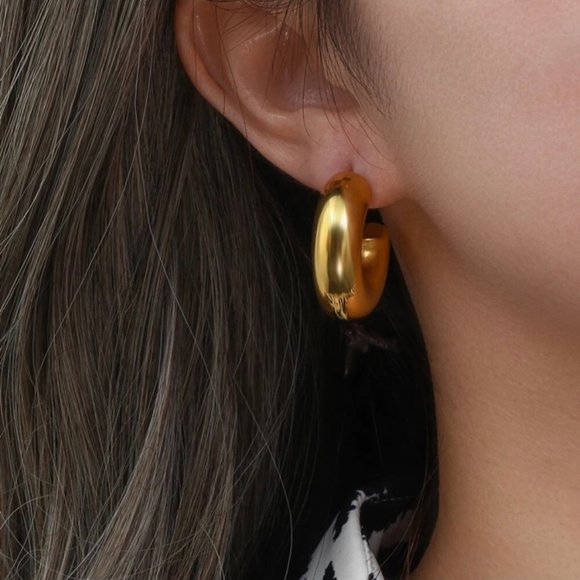 Jewelry - NEW LUXURY 18K GOLD HOOP EARRINGS, BEAUTIFUL EARRINGS, CUTE EARRINGS.